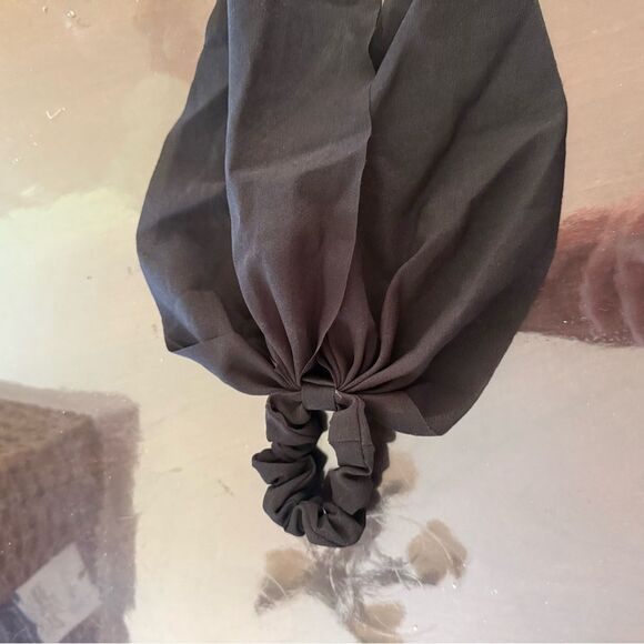 Floral and Solid Hair Scrunchies Set - Picture 3 of 3